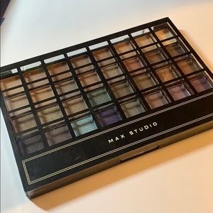 32 color eyeshadow, very good quality